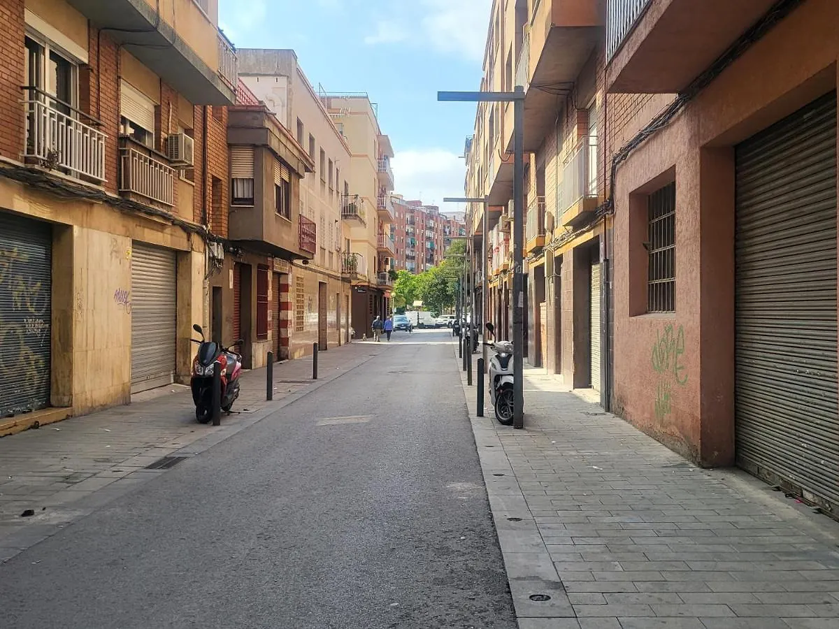 Habitaciones Con Bano Compartido En Bonito Apartamento En Badalona Spain