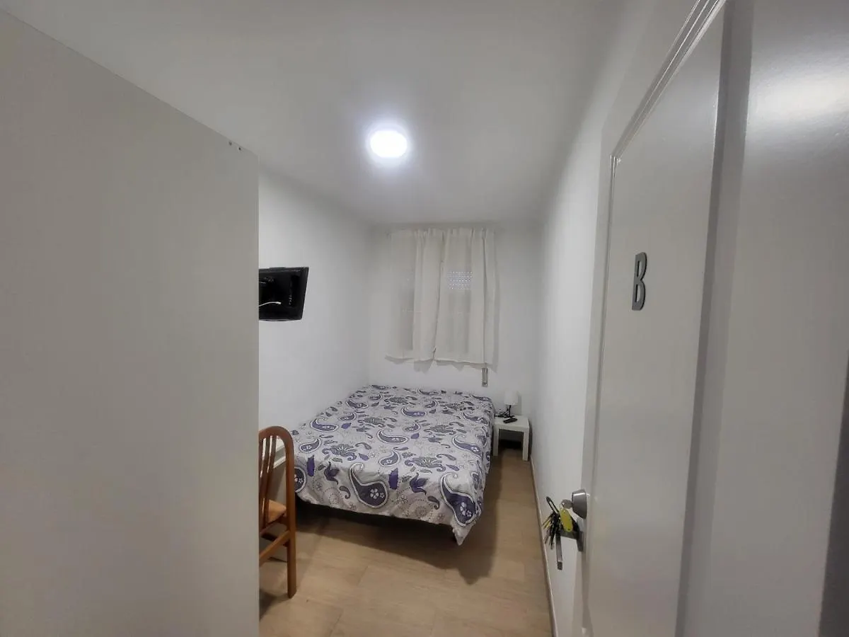 Habitaciones Con Bano Compartido En Bonito Apartamento En Badalona 0*,