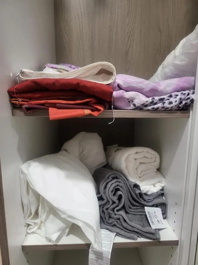 Homestay Habitaciones Con Bano Compartido En Bonito Apartamento En Badalona Spain