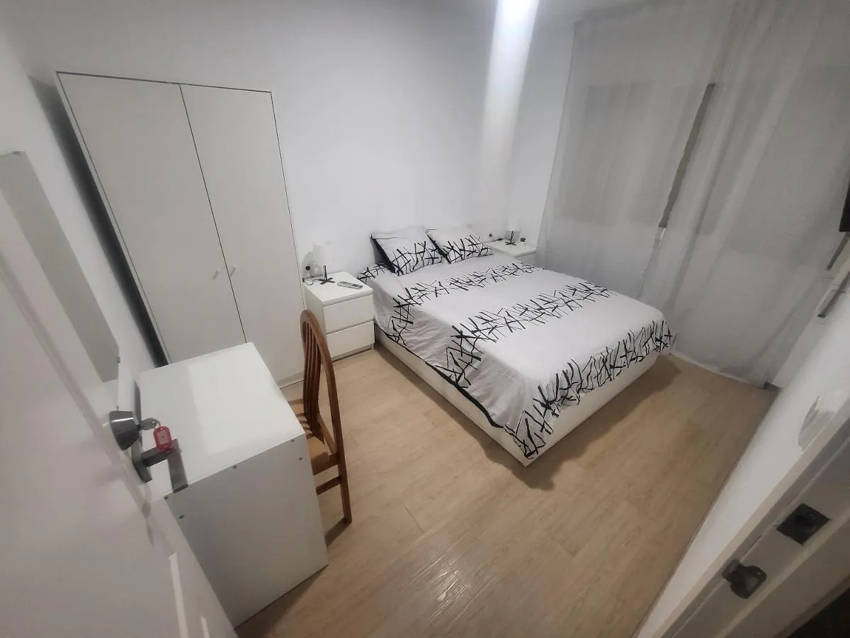 Homestay Habitaciones Con Bano Compartido En Bonito Apartamento En Badalona