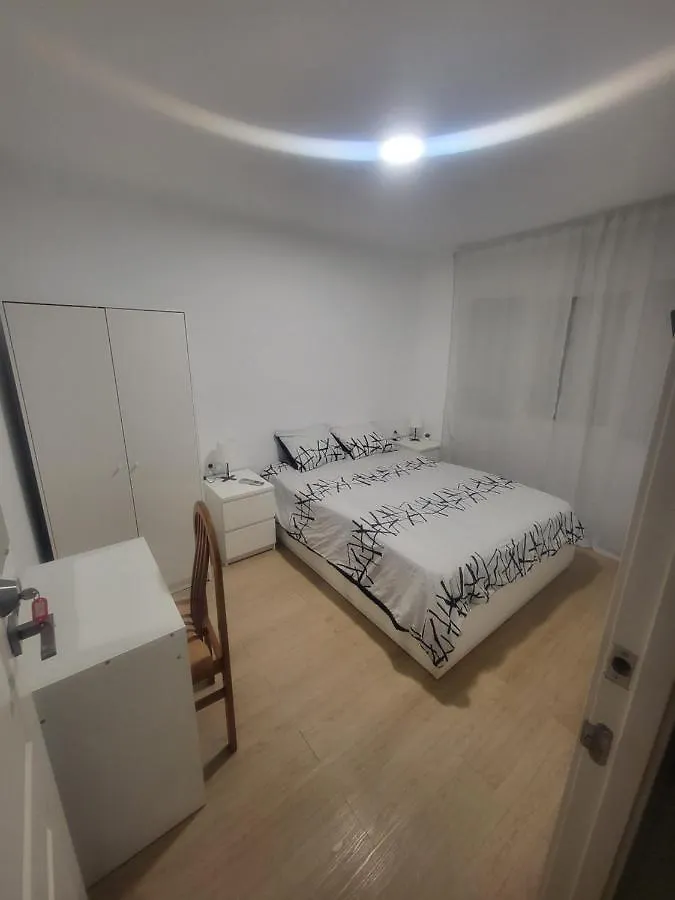 Homestay Habitaciones Con Bano Compartido En Bonito Apartamento En Badalona